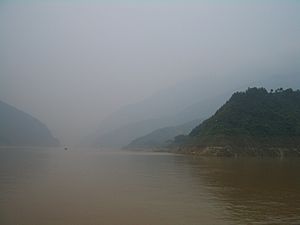 300px-Xiling-Gorge-west-of-Maoping-4976.jpg